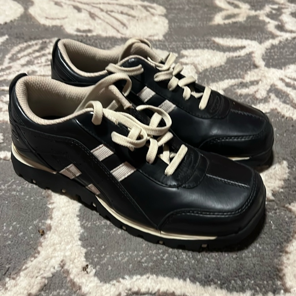 Sketchers Women’s Black and Cream Retro Lace-Up Sneakers